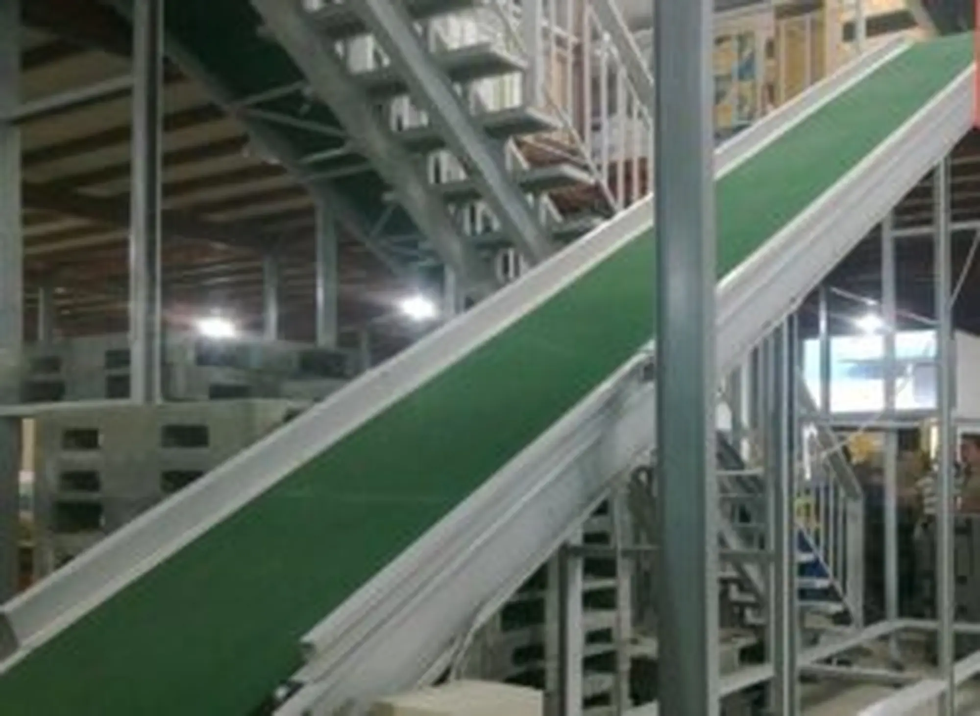 Băng tải PVC nghiêng