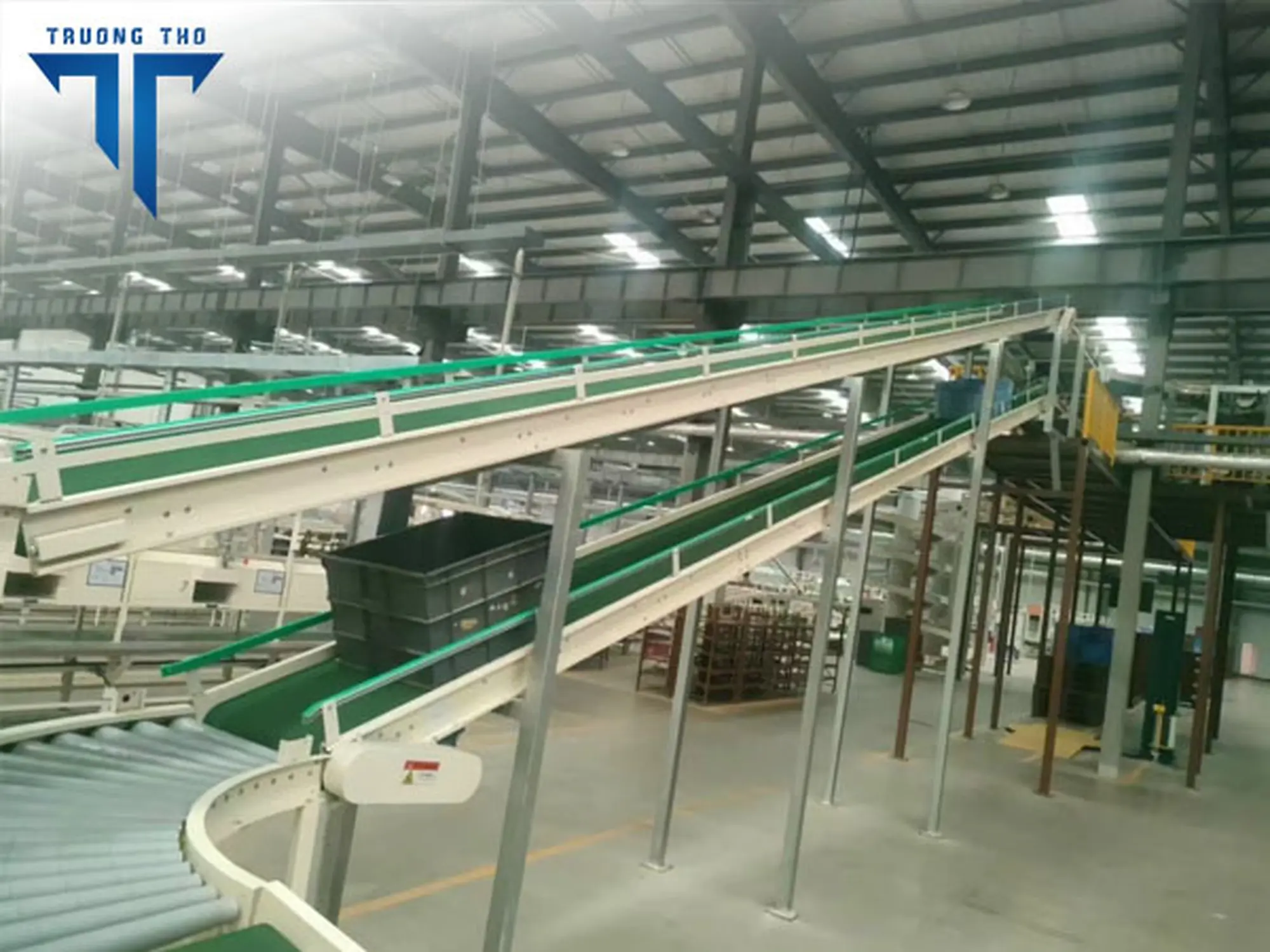 Băng chuyền nghiêng