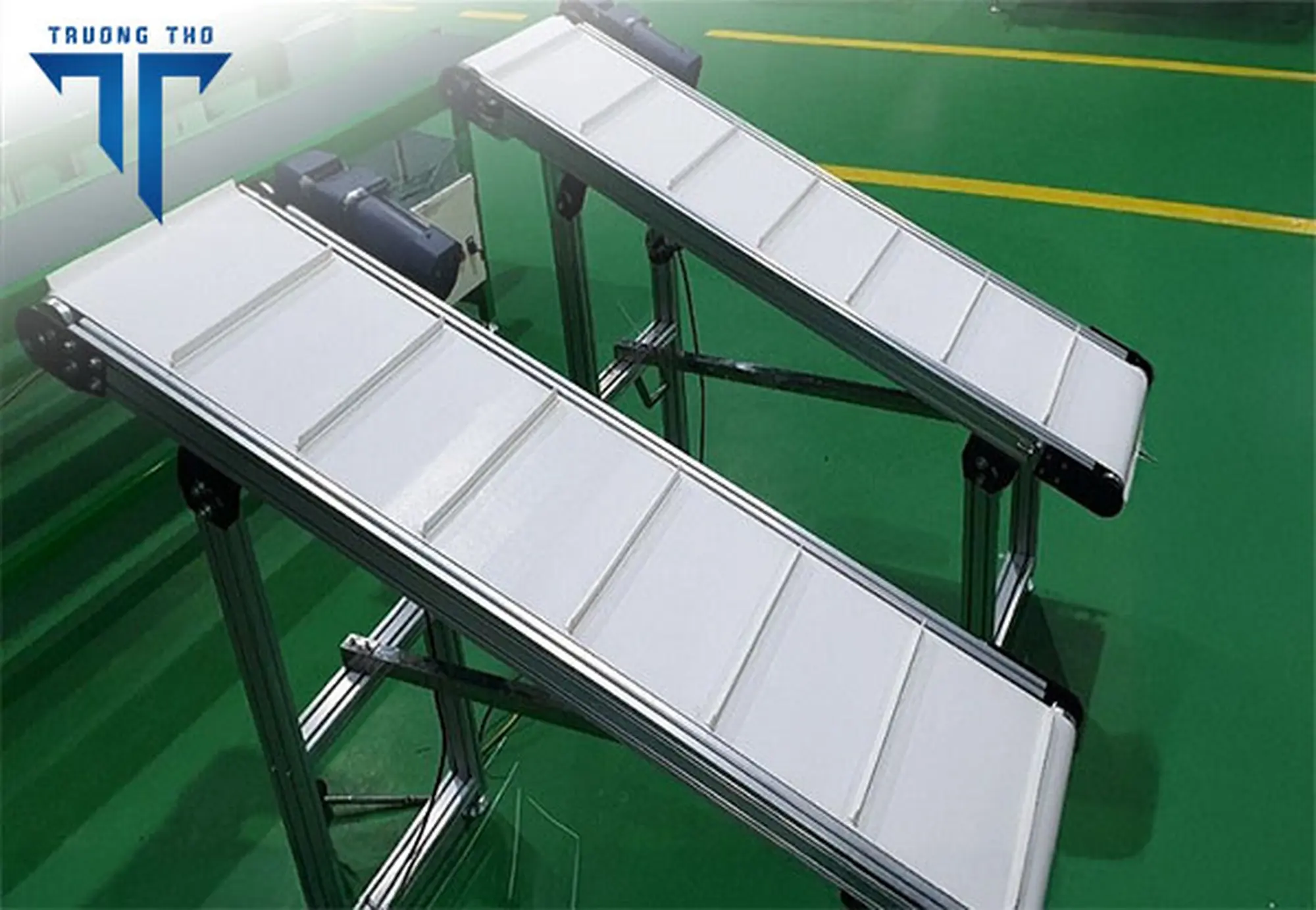 Băng tải PU góc nghiêng