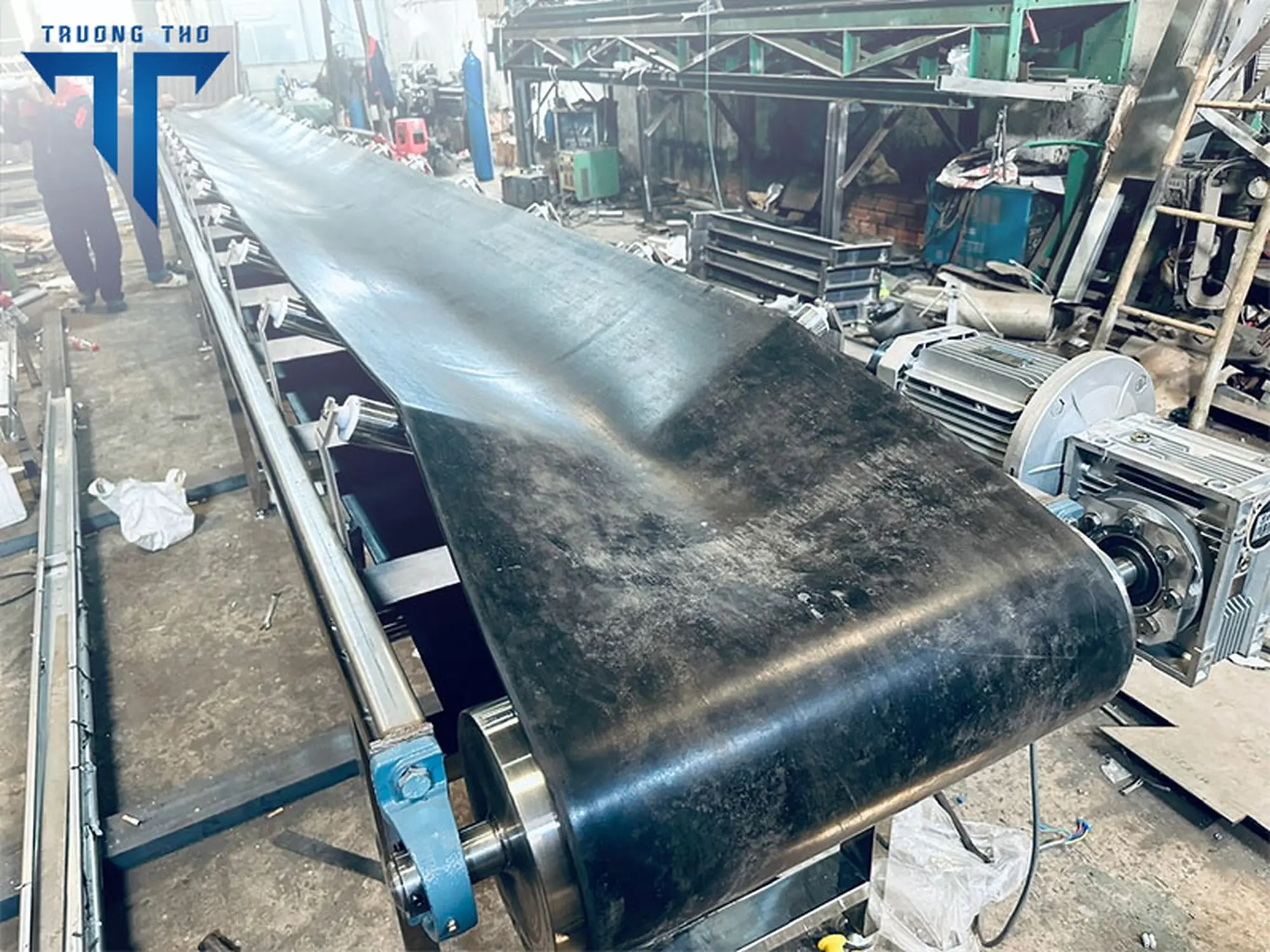 Băng tải cao su lòng máng 