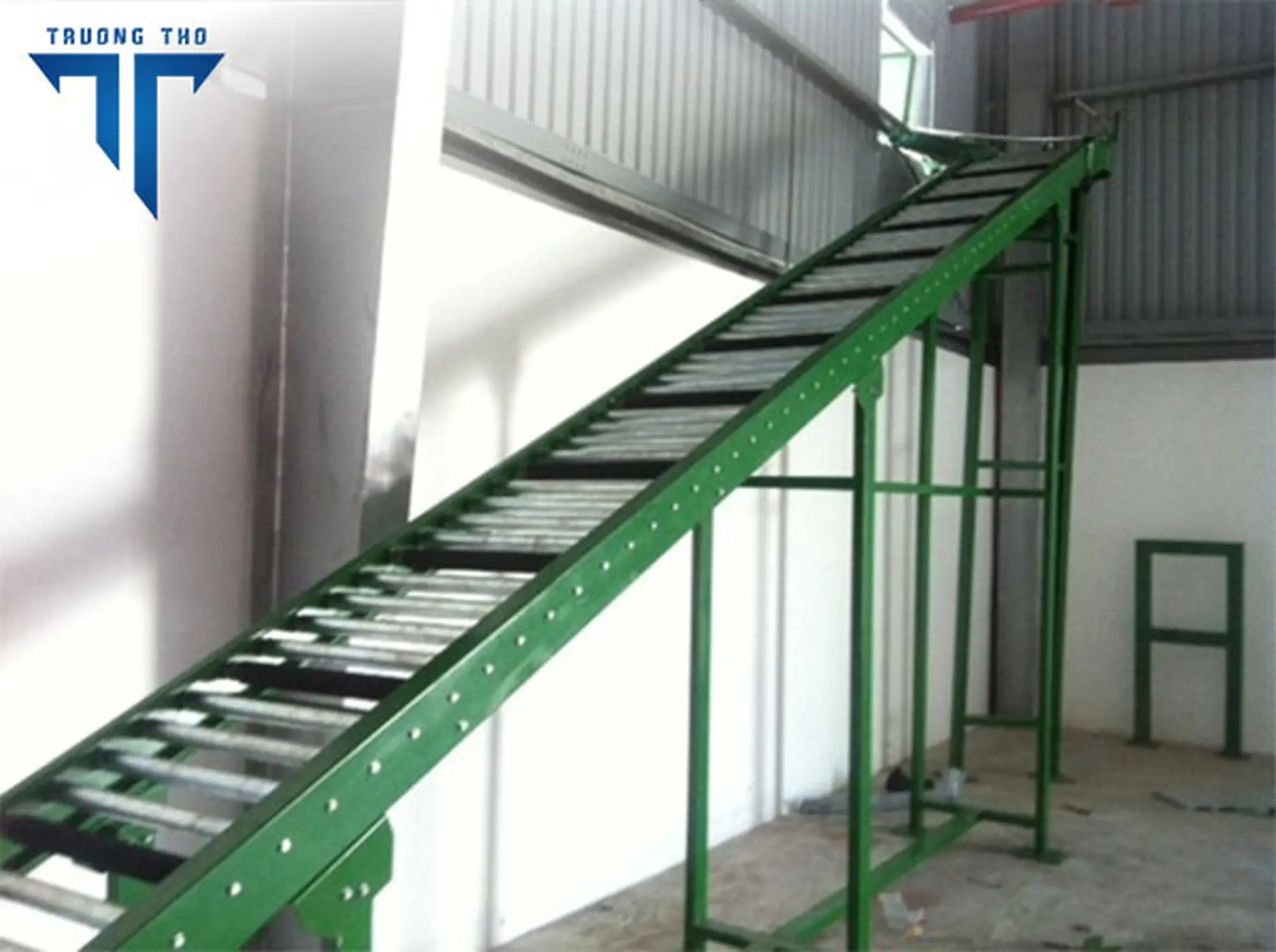 Băng tải cao su góc nghiêng