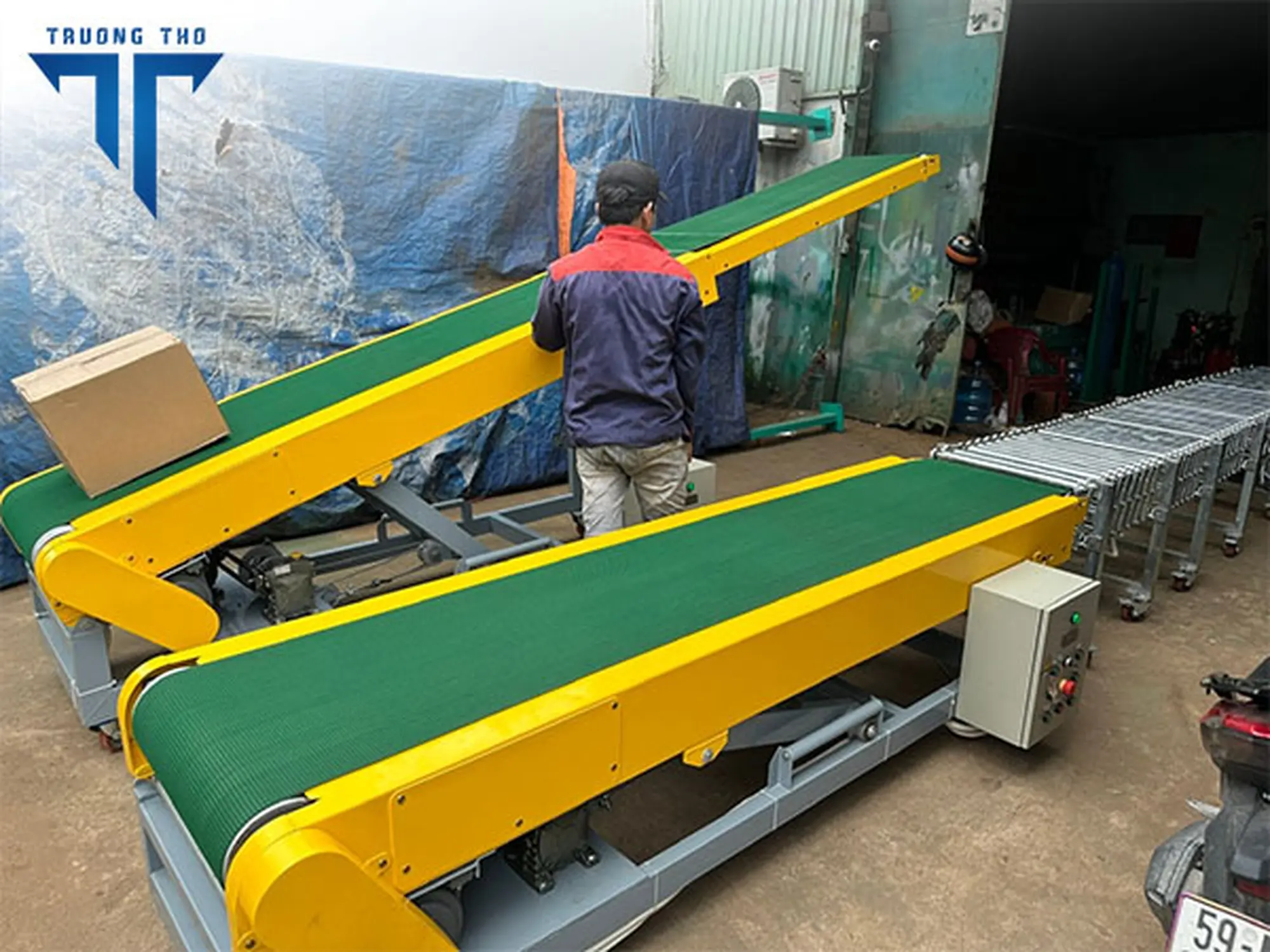 Băng tải PVC nghiêng