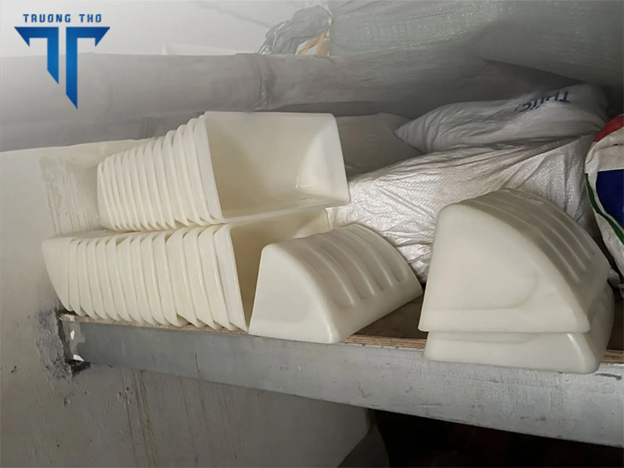 Chất liệu nhựa gầu tải