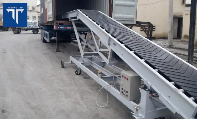 ứng dụng nỗi bật của băng tải cao su nâng hạ