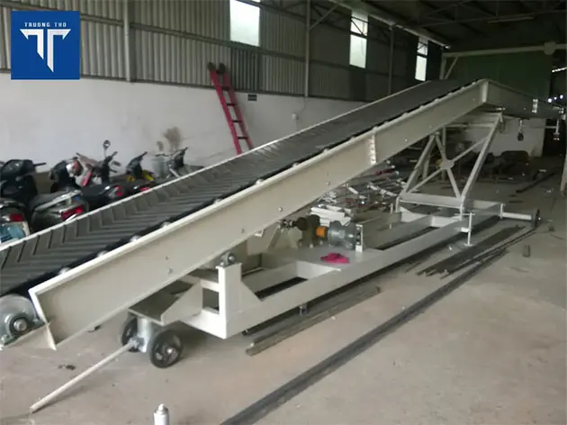 băng chuyền nâng hạ cao su