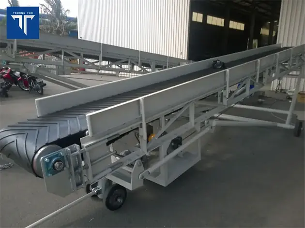 băng tải cao su nâng hạ