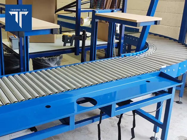 băng chuyền nhựa con lăn